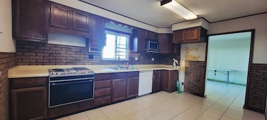 2453 E Shore Dr, Green Bay, WI 54302 - photo 6