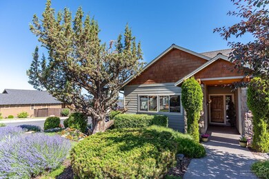 4091 SW Salmon Ave, Redmond, OR 97756 - photo 3