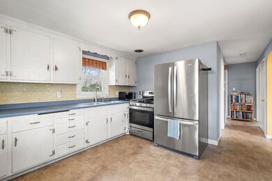 677 Beacon St, Lowell, MA 01850 - photo 4