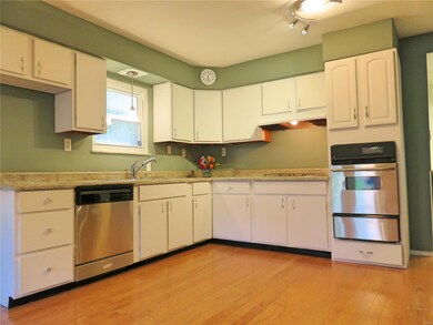 4 Holiday Dr, Collinsville, IL 62234 - photo 3