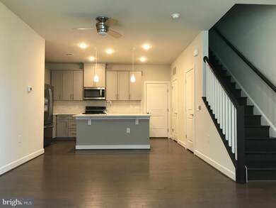 13313 Launders St, Herndon, VA 20171 - photo 6