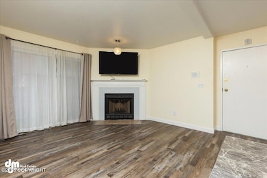 04-Living Room-DW-6528