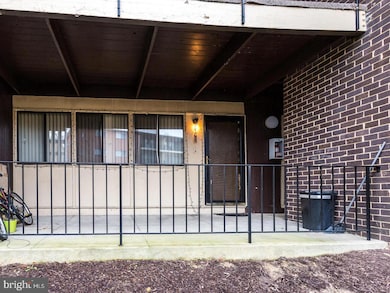 3926 Stone Gate Dr unit C, Suitland, MD 20746 - photo 2