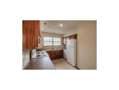 8860 Gallery St, Lenexa, KS 66215 - photo 4