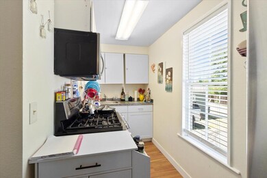 11-581 E Main St-11