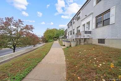 66-15 Park Dr E unit B, Flushing, NY 11367 - photo 3