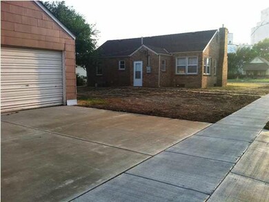Large back and side yard for family picnics. Over 