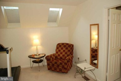 11413 Frances Green Dr, North Potomac, MD 20878 - photo 2