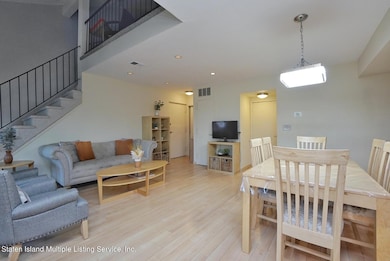 85 Elmwood Park Dr unit 43, Staten Island, NY 10314 - photo 5