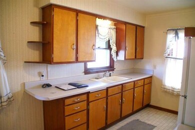 1728 N Pine St, Davenport, IA 52804 - photo 5