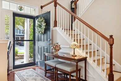 LIGHT FILLED ENTRY WAY