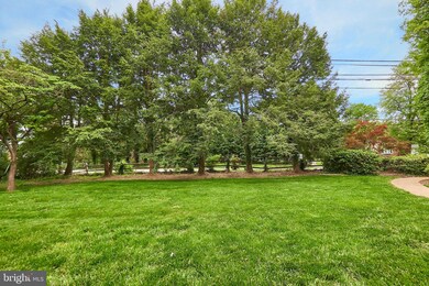 6706 Haycock Rd, Falls Church, VA 22043 - photo 4