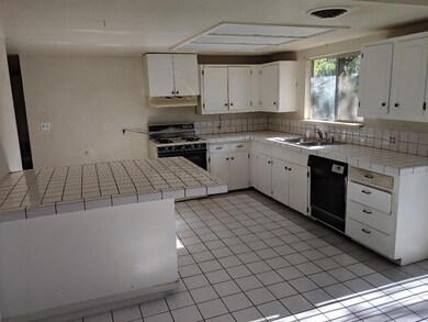H New kitchen
