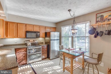 3721 Mazewood Ln, Fairfax, VA 22033 - photo 2