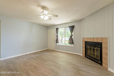 6 Family Room-3