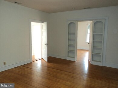 413 N Talbot St unit UPPER RIGHT, Saint Michaels, MD 21663 - photo 2