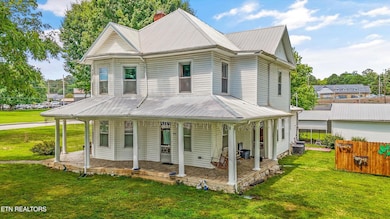 502 Main St, New Tazewell, TN 37825 - photo 2