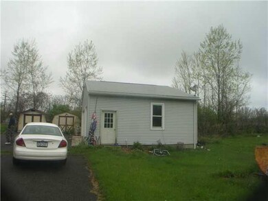 Parking Lot/Garage Detached garage side view