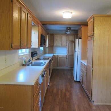 416 Regalwood Dr, Jacksonville, NC 28546 - photo 3