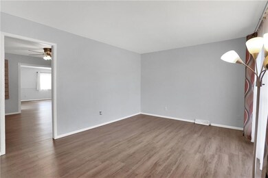 211 Tracy Rd, Whiteland, IN 46184 - photo 4