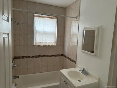Bathroom with bathtub / shower combination and vanity