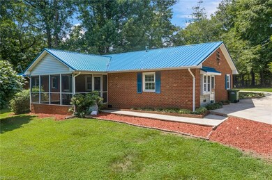 939 Friendly Cir, Asheboro, NC 27205 - photo 4