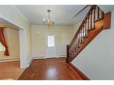 Entry/Foyer.
