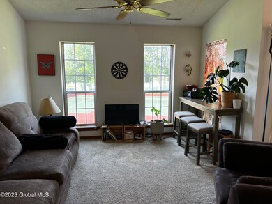 121 Hampton Place Blvd, Troy, NY 12180 - photo 4