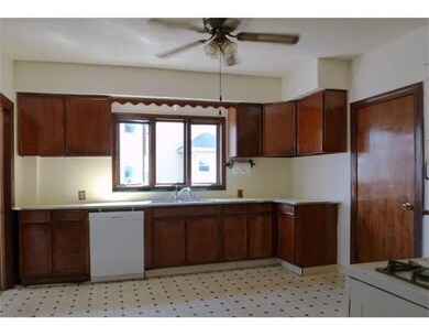 221 Hampden St, Chicopee, MA 01013 - photo 6