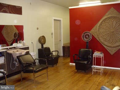 276 E Catherine St, Chambersburg, PA 17201 - photo 3