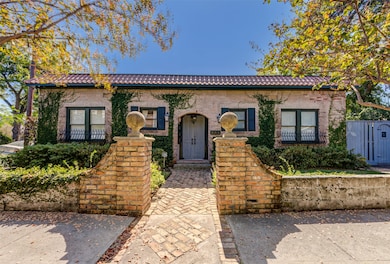 1001 Bomar St unit B, Houston, TX 77006 - photo 2