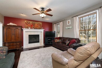 2715 W 46th St, Davenport, IA 52806 - photo 3