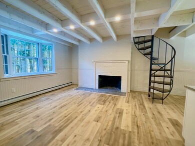 Livingroom with fireplace