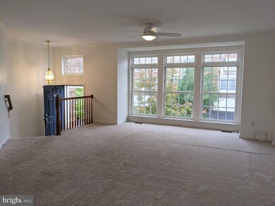 42686 Rolling Rock Square, Chantilly, VA 20152 - photo 4