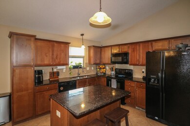 Handy kitchen island!