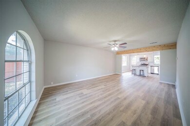 604 Hallvale Dr, Fort Worth, TX 76108 - photo 4