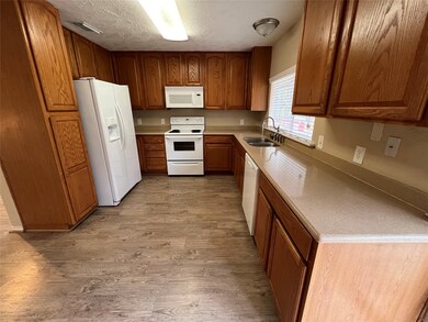 504 E Castle Harbour Dr, Friendswood, TX 77546 - photo 6