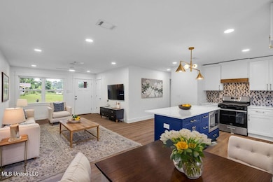 6544-Columbus-Cir-6-0