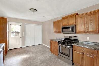 313 S Durant St, Alvin, TX 77511 - photo 3