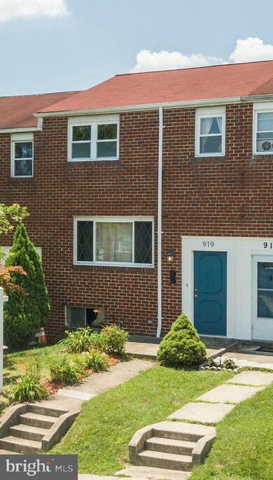 919 Regina Dr, Halethorpe, MD 21227 - photo 5