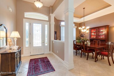 831-Woodbine-main entrance with dining a