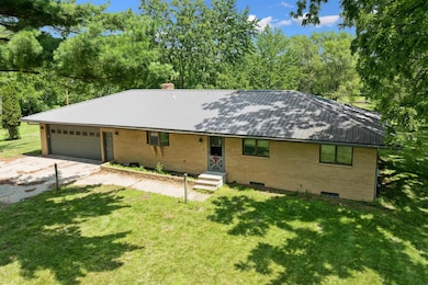 2556 Logan Ave, Waterloo, IA 50703 - photo 2