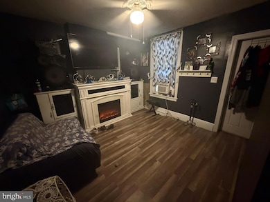 9 E Basin St, Norristown, PA 19401 - photo 2