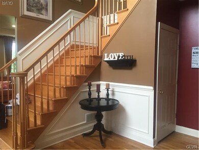 Full OAK staircase with crown molding