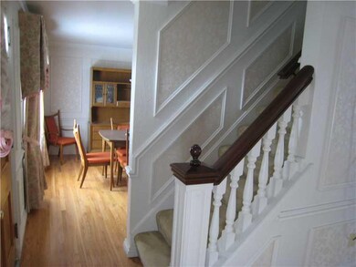Entry/Foyer.