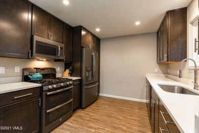 212_eagle_rd_interior_kitchen