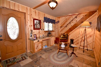 Reading area/Front Entry