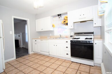 711 Peoria St, Lincoln, IL 62656 - photo 7