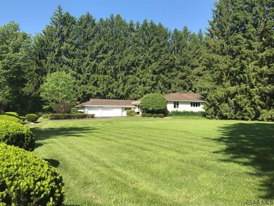 2066 Dundee Ln, Johnstown, PA 15905 - photo 3