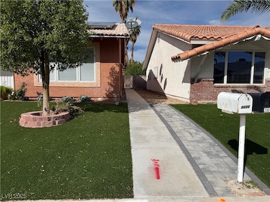 3156 Swallow Ln, Las Vegas, NV 89121 - photo 2